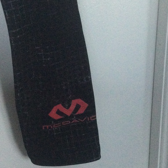 Boys Basketball Sleeve - Picture 2 of 3